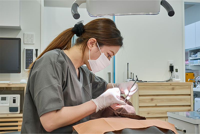 サージカルガイドの製作と口腔内のクリーニング